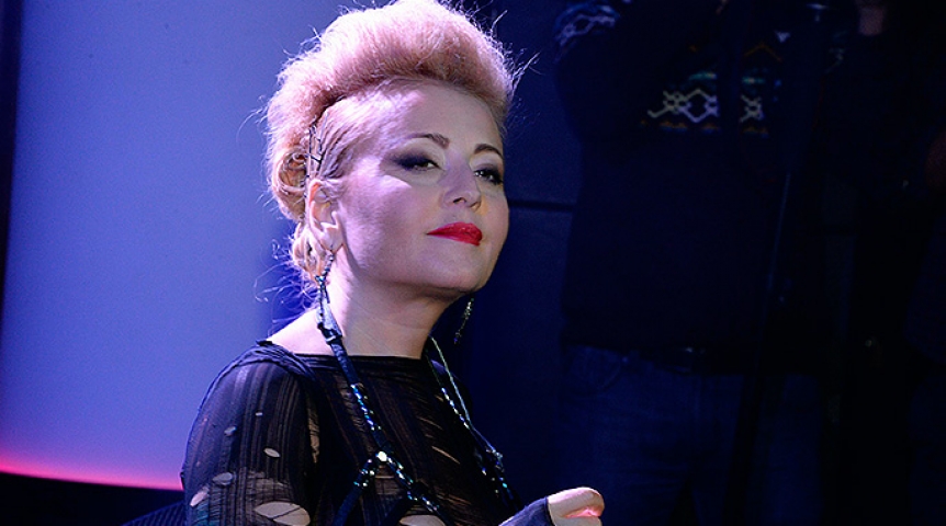 Эстрадная певица Анжелика Варум еще не решила судьбу песни «Зимняя вишня»