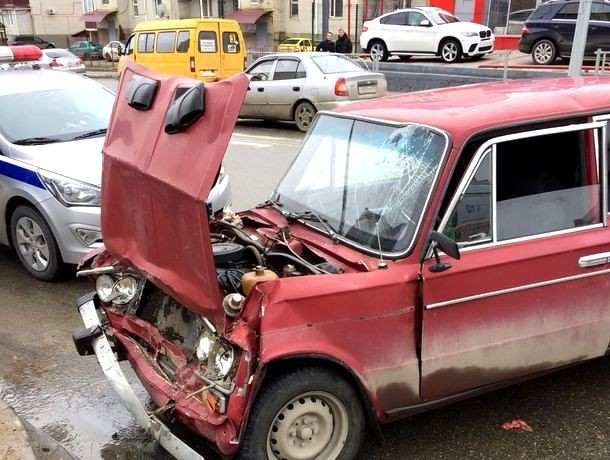 В Ставрополе легковушка врезалась в маршрутку, пострадали пять человек
