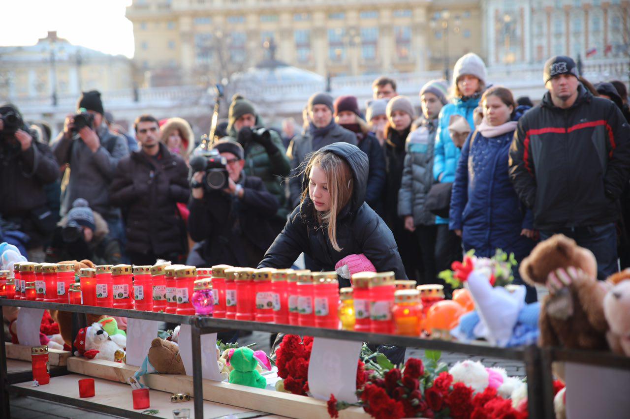 В столице РФ на Манежной установили мемориал по погибшим в Кемерово