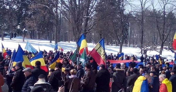 В Кишиневе проходит митинг приверженцев объединения Молдавии и Румынии