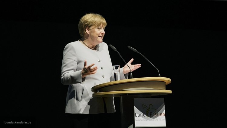 ФРГ: стали известны претенденты партии Меркель на посты в руководстве