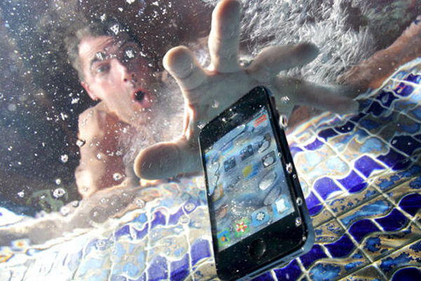 Роскачество назвало самые водостойкие мобильные телефоны — Apple или Самсунг