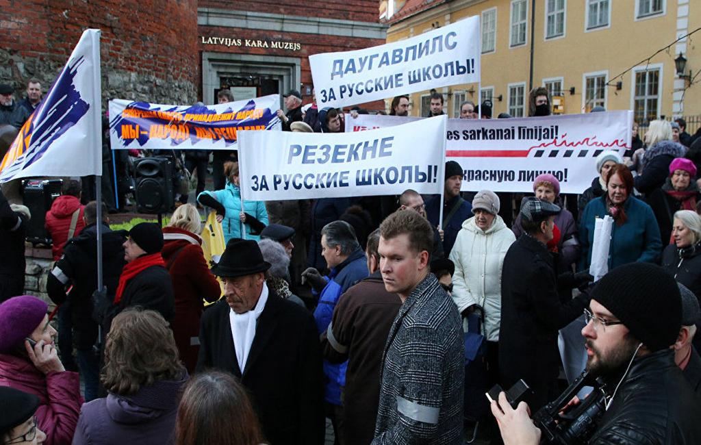 Митинг в защиту русских школ в Риге собрал 3 тысячи человек
