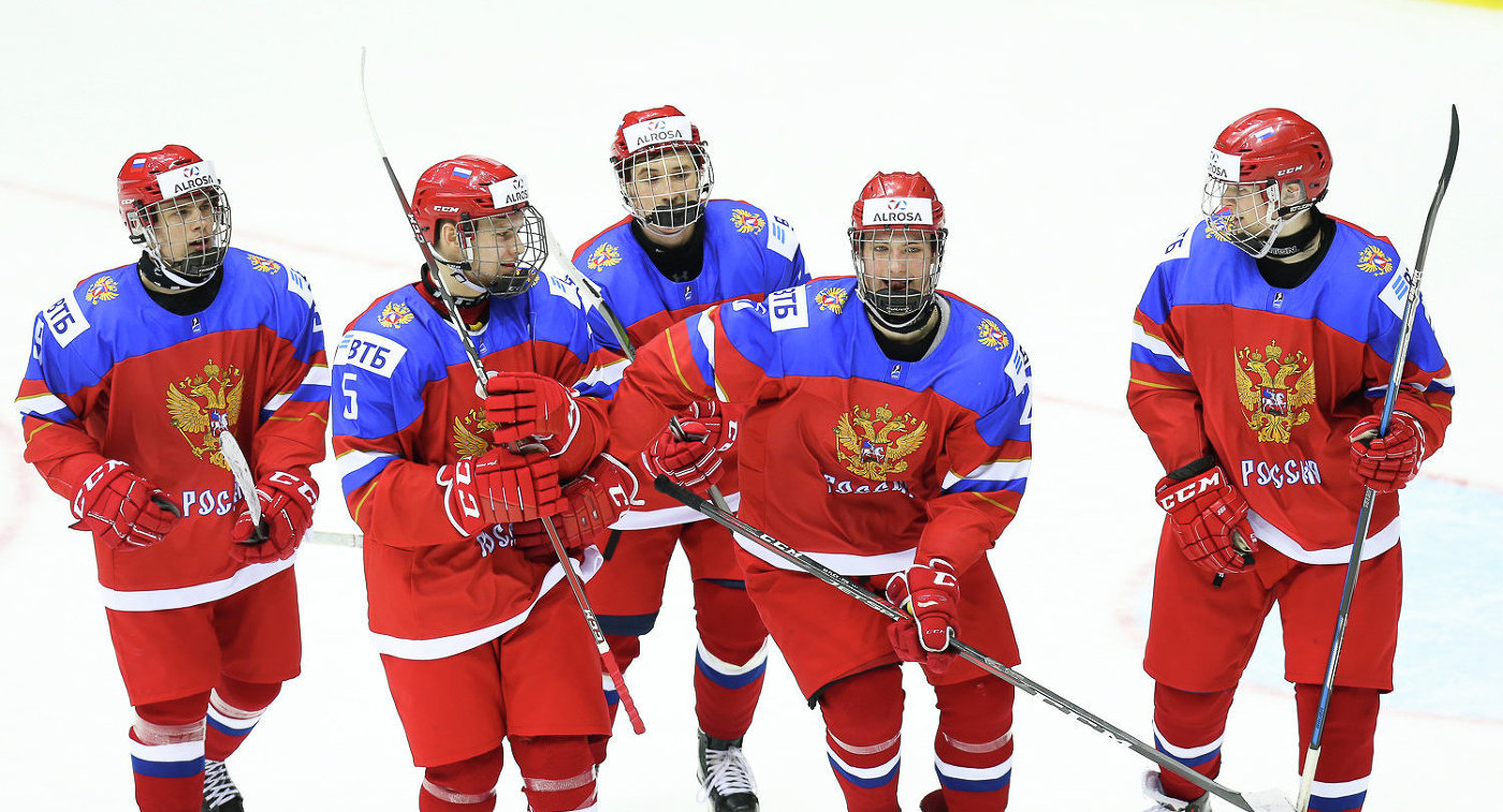 Российская Федерация по буллитам обыграла Словакию на юниорском ЧМ по хоккею