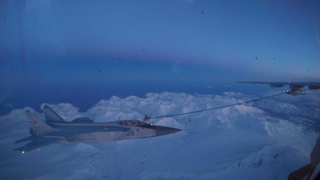 Ночная дозаправка МиГ-31 в небе над Камчаткой