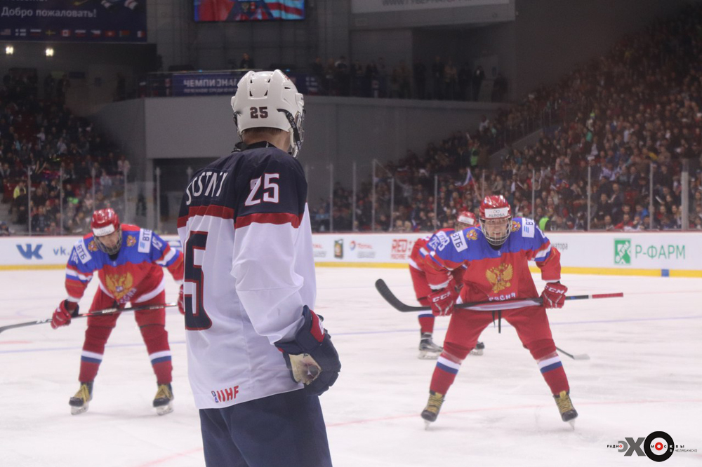 На юниорском чемпионате мира по хоккею в Челябинске прервали американский гимн