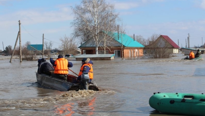 От первой волны паводка в Алтайском крае пострадали не менее 21 тысячи человек