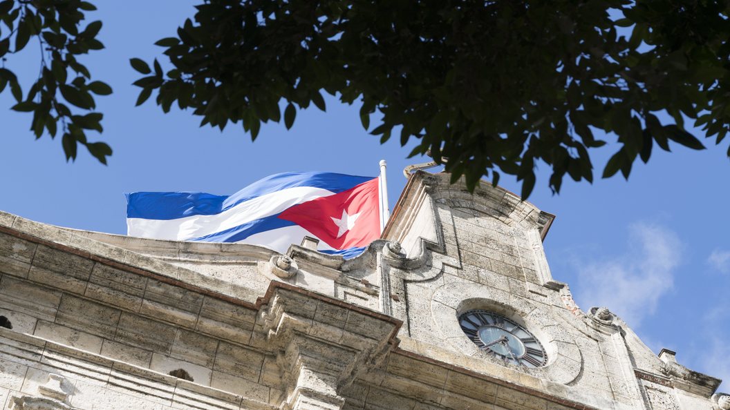 Канада отзывает членов семей дипломатов из посольства на Кубе