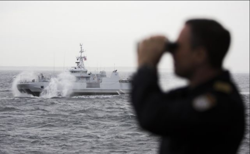 Вблизи вод Латвии снова обнаружили военные корабли РФ