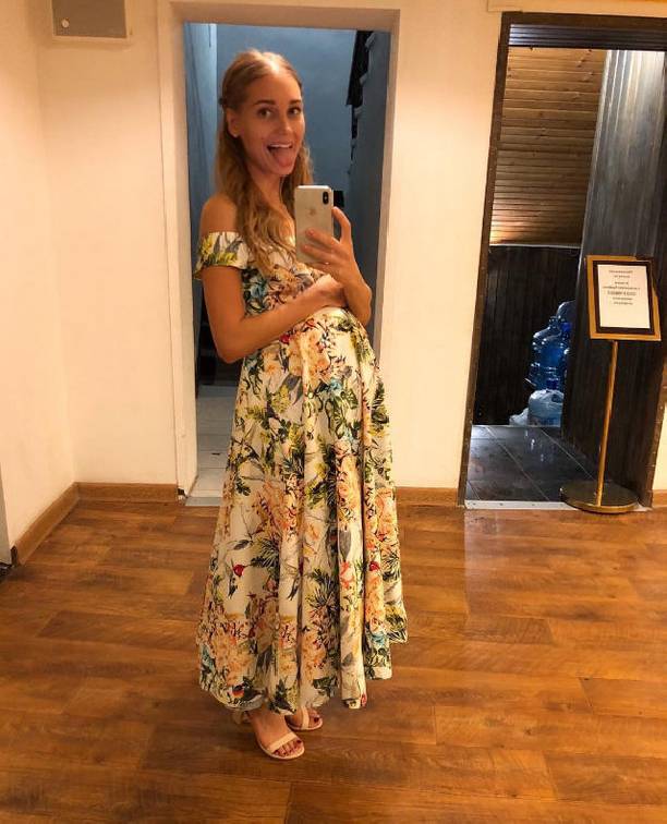 «Беременность к лицу»: Кристина Асмус показала в Instagram округлившийся живот