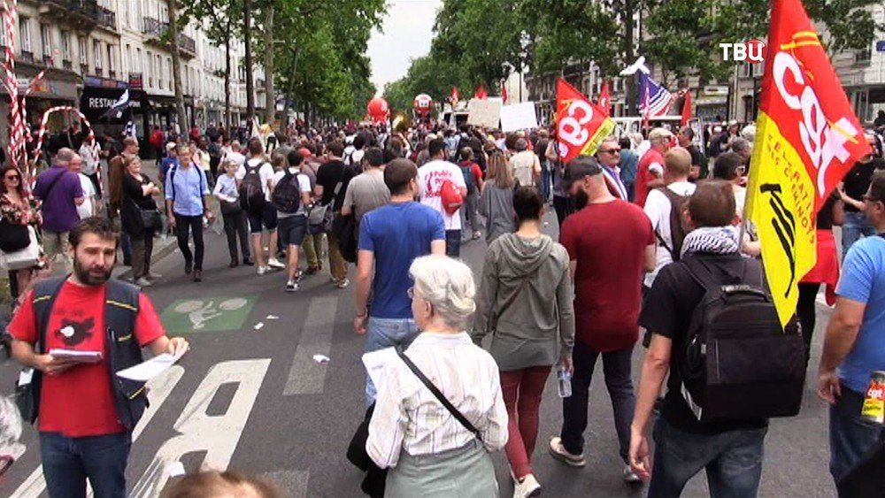 Акции протеста против Макрона во Франции собрали 250 тыс. человек