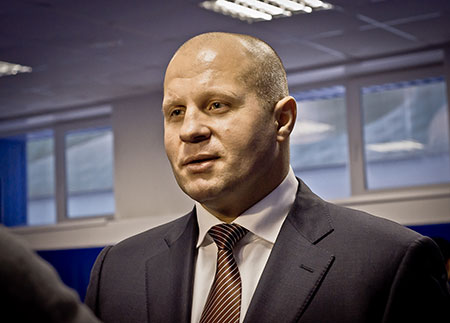 На турнире в Екатеринбурге Александр Емельяненко нокаутировал бразильца во втором раунде