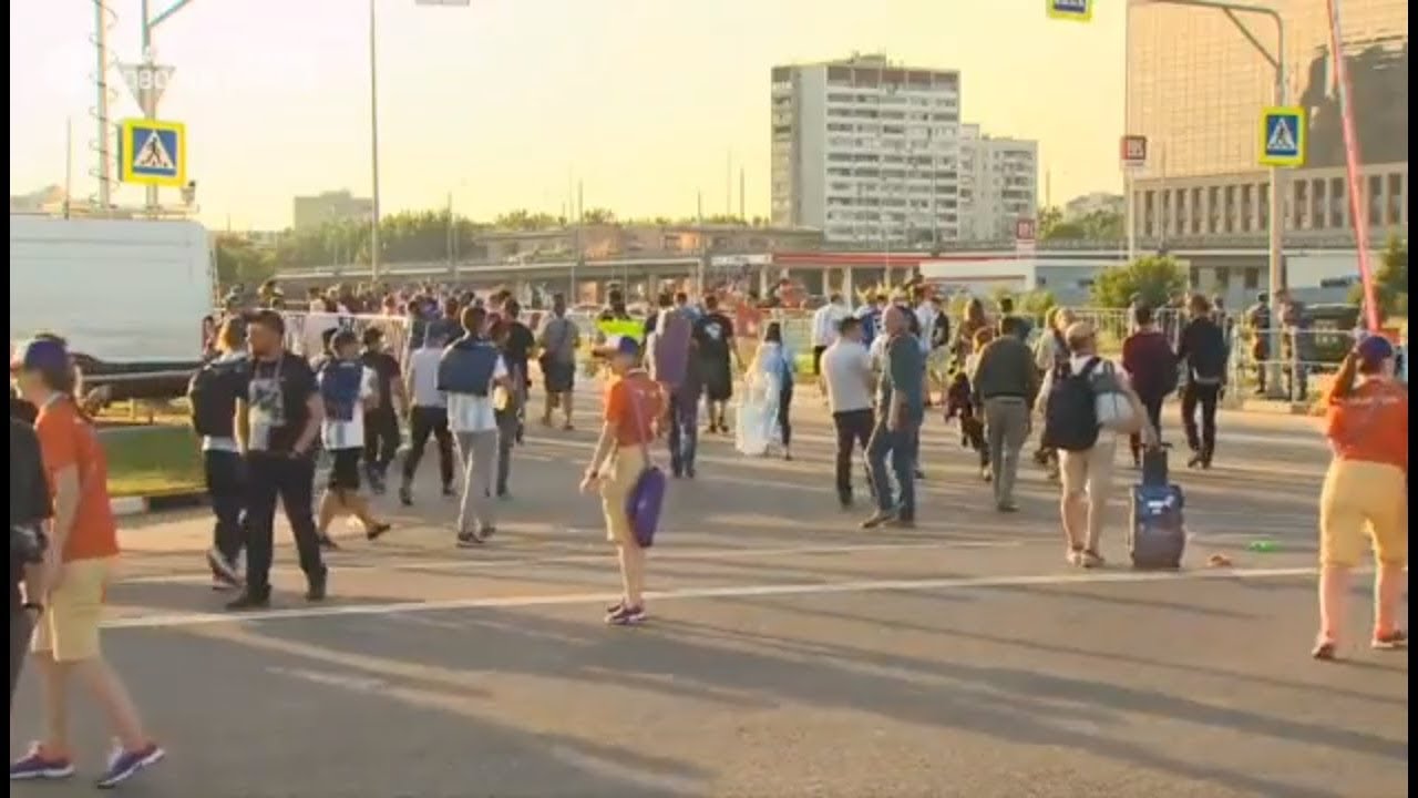 Болельщики покидают стадион «Спартак»