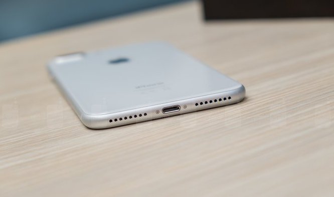 Apple может заменить разъем Lightning на телефонах