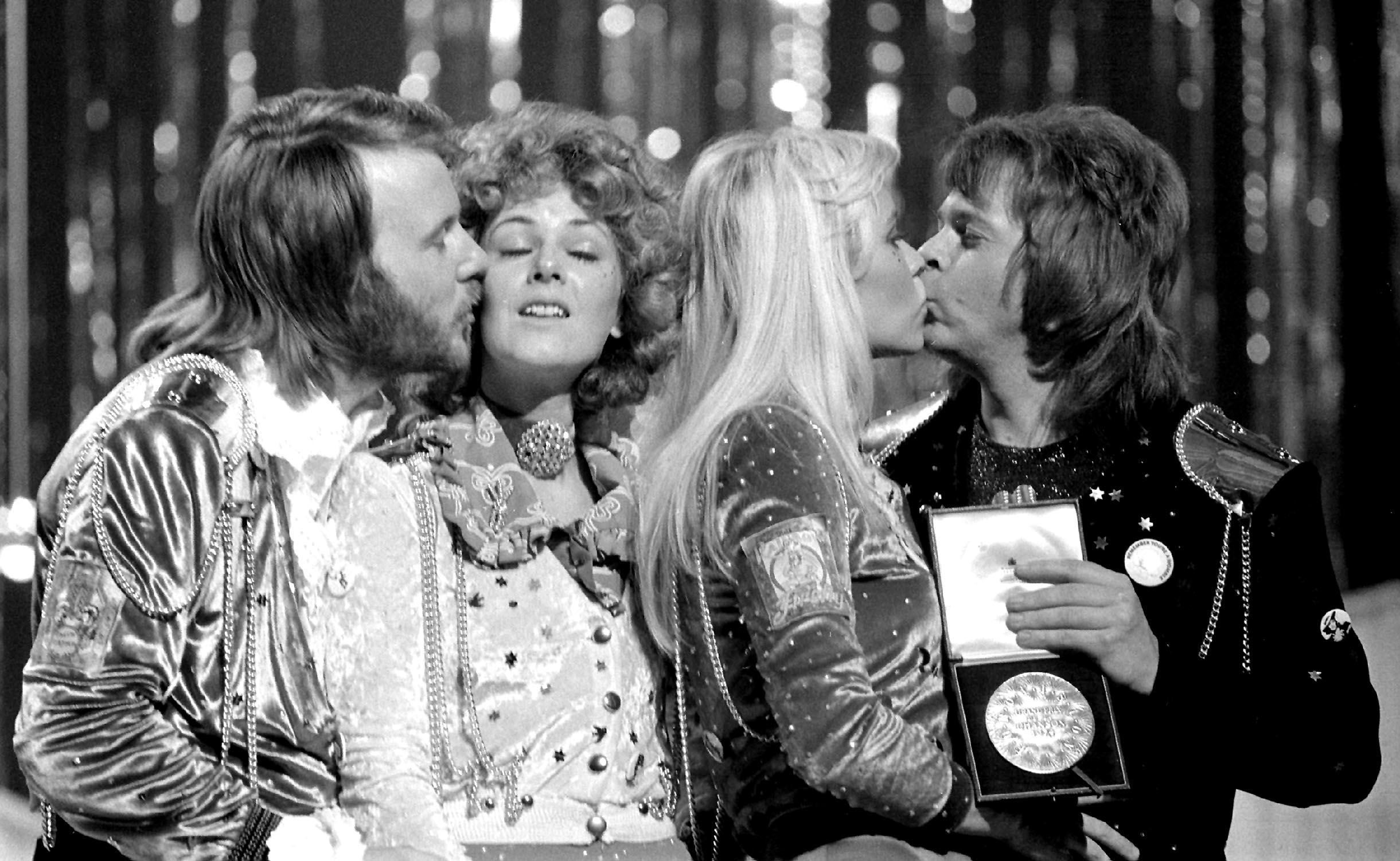Группа «ABBA» в первый раз показала себя за записью новых хитов