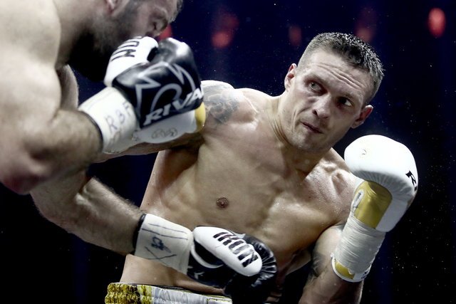 Александр Усик победил Мурата Гассиева в финале первого розыгрыша глобальной боксерской суперсерии