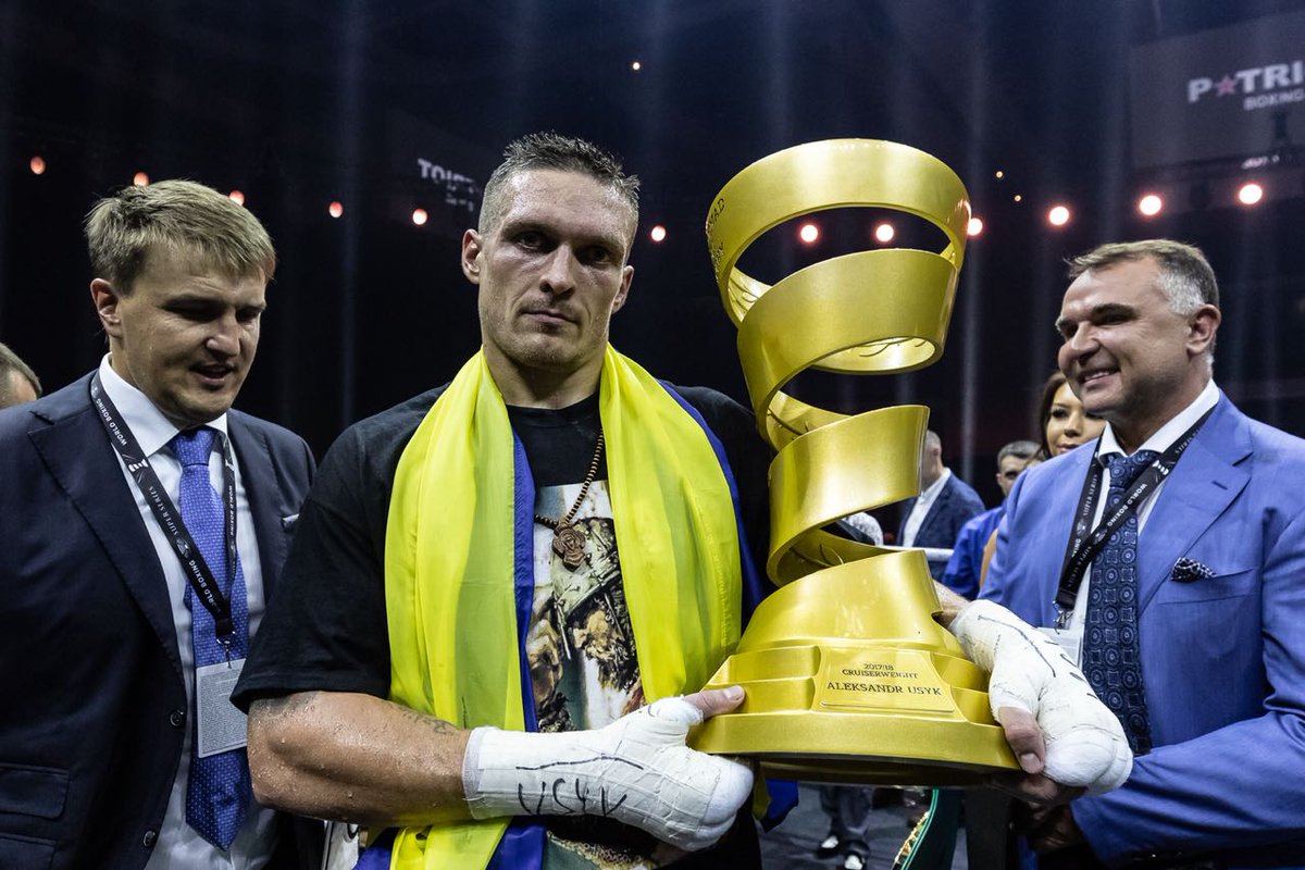 Украинский боксер в бою с россиянином взял Кубок Мохаммеда Али