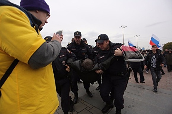 В Петербурге задержали участников акции против пенсионной реформы