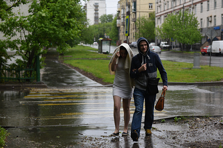 В российской столице в субботу предполагается гроза и сильный ветер
