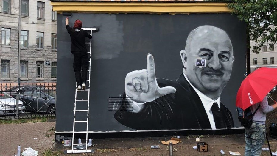 Петербуржские власти решили закрасить граффити со Станиславом Черчесовым