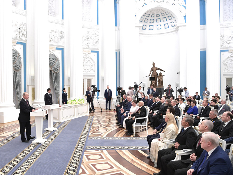 Курскому губернатору вручили орден «За заслуги перед Отечеством» III степени