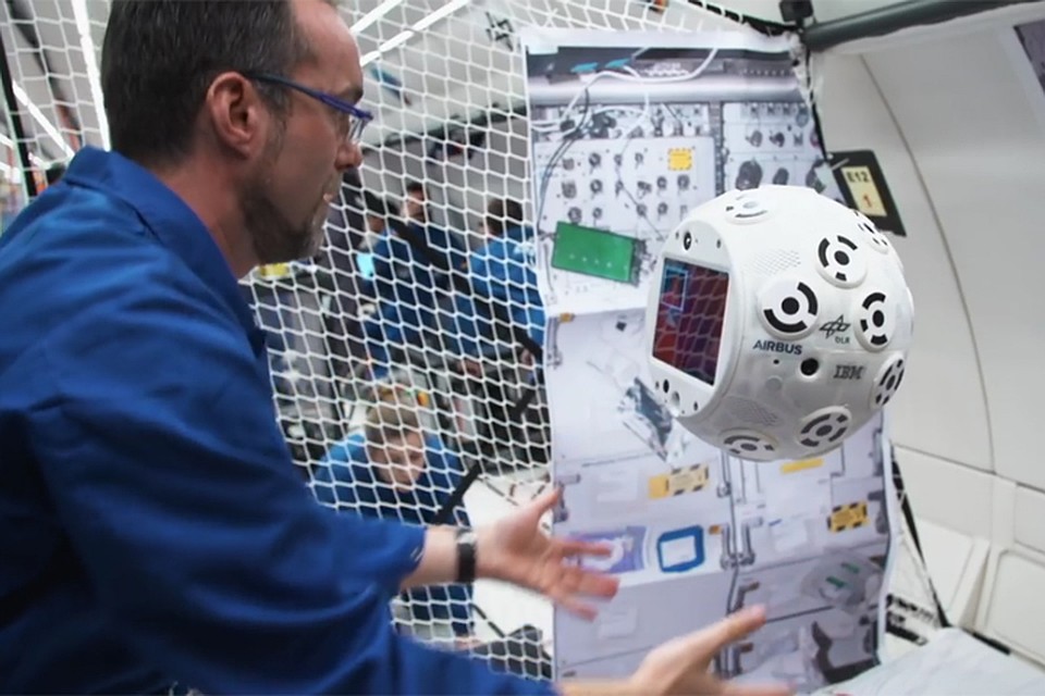 На МКС в помощь астронавтам отправили робота Саймона