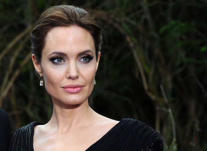 Анджелина Джоли доставлена в больницу с психологическим расстройством