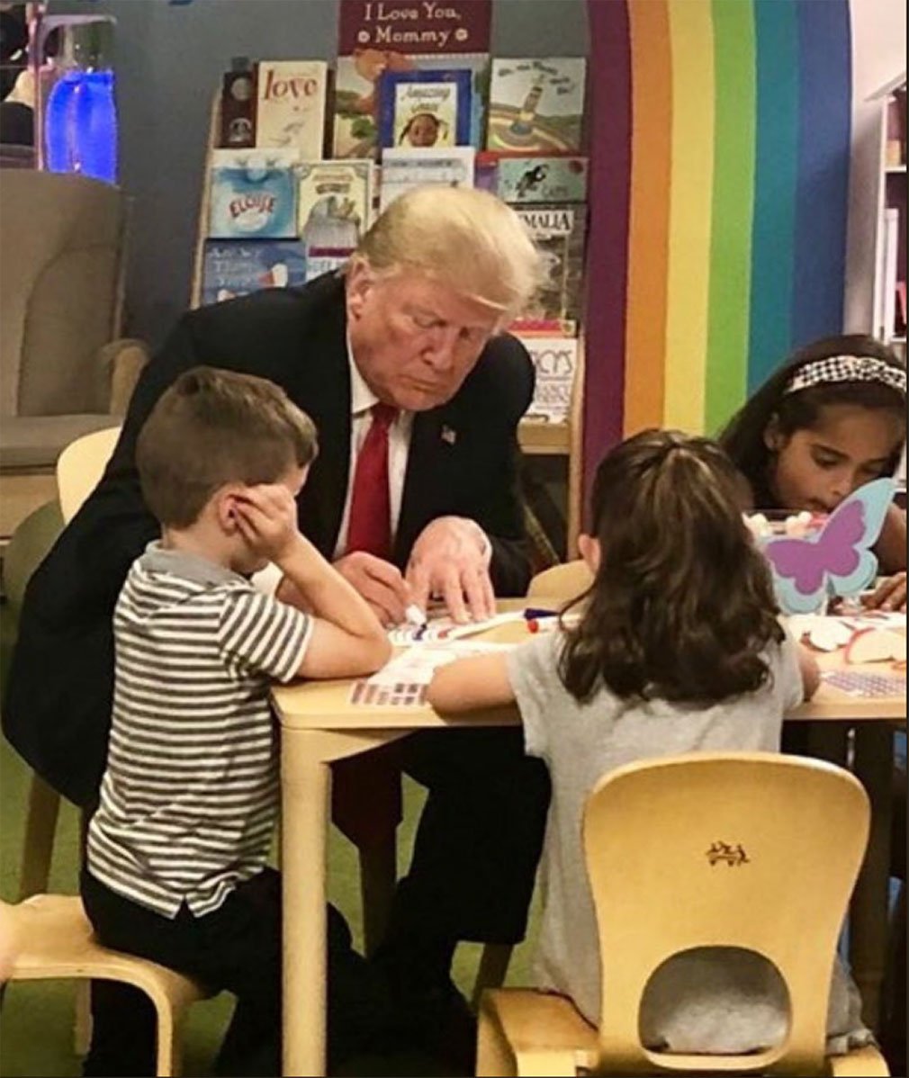 Трамп не смог раскрасить детский рисунок флага США