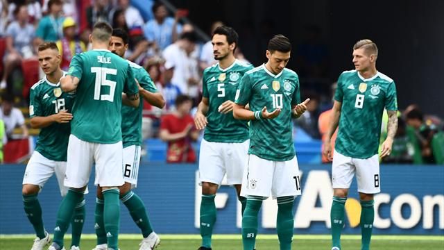 Игроки сборной Германии во время ЧМ-2018 раскололись на два лагеря