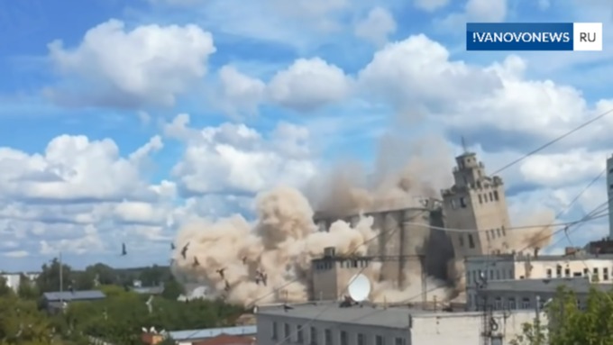 Петербургские профессионалы взорвали старый мукомольный комбинат в Иваново