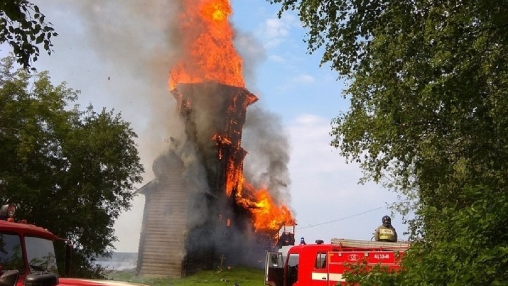 В Карелии дотла сгорела церковь XVIII века