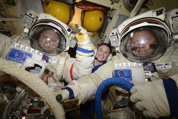 Екатеринбургский космонавт вышел в открытый космос на 7 часов