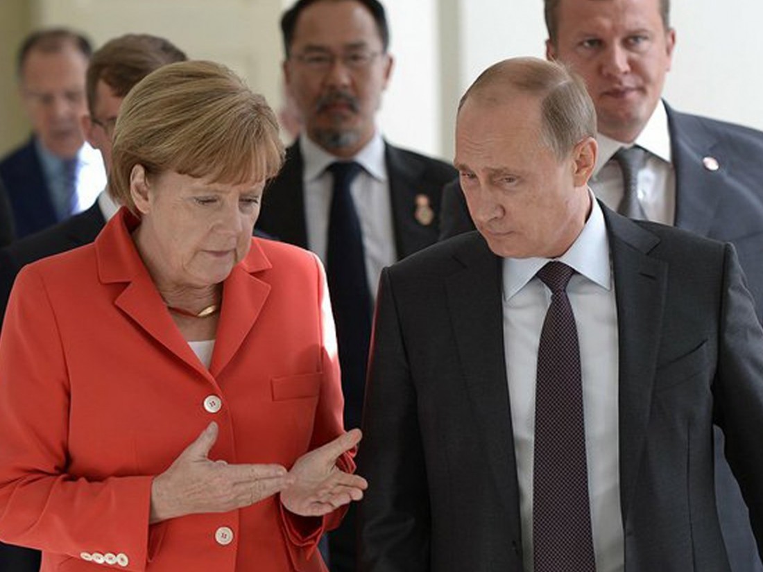 Меркель ожидает цветы: Путин едет в Германию