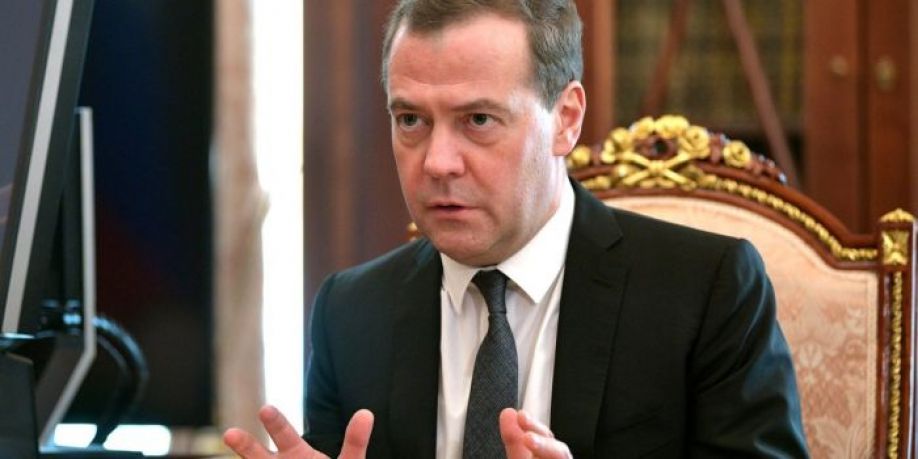 Медведев поручил решить вопрос обеспечения Крыма водой