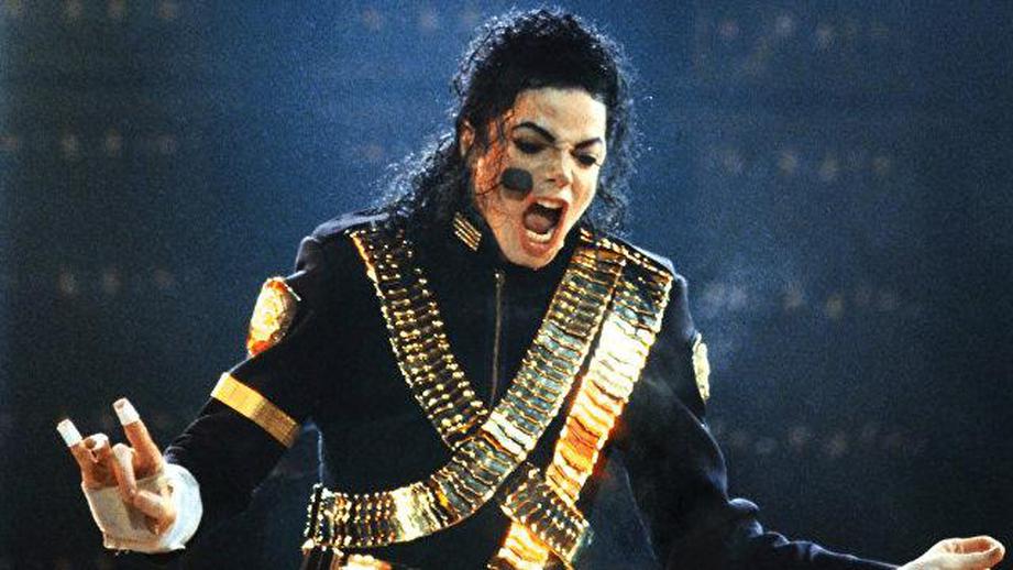 В web-сети интернет размещен новый клип на песню Майкла Джексона 1982 года