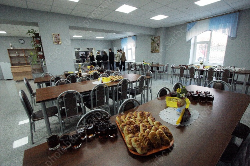 Роспотребнадзор отыскал практически 300 нарушений в кировских школьных столовых