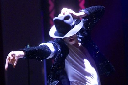 В интернете появился новый клип на песню Майкла Джексона «Behind the Mask»