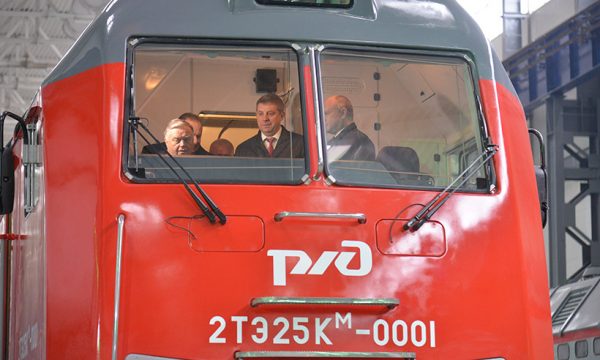 Дмитрий Азаров поздравил работников железнодорожной ветви с Днем железнодорожника