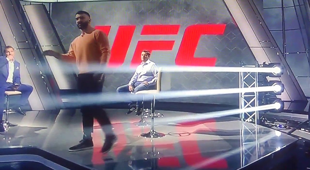 Белорусский боец UFC со скандалом покинул прямой эфир российского ТВ