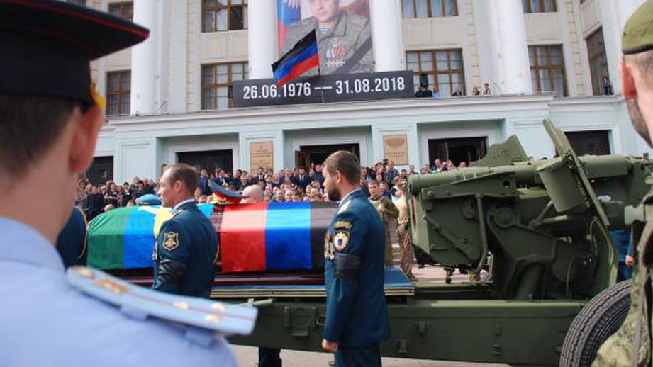 Руководителя ДНР Захарченко похоронили с почестями и под оружейный салют