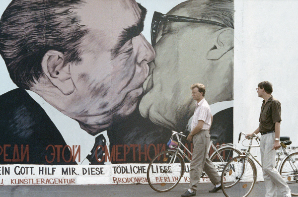 В Германии возведут копию Берлинской стены