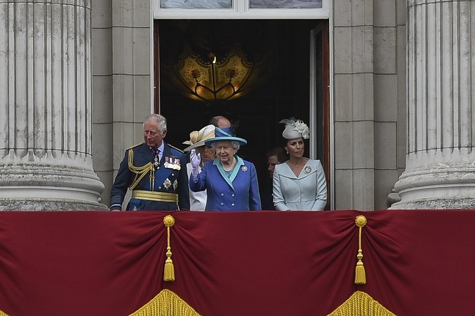У королевы Елизаветы II есть «секретное оружие» для приветствия публики