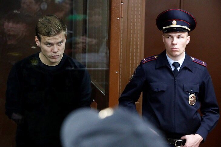 Суд заключил Кокорина и Мамаева под стражу до 8 декабря