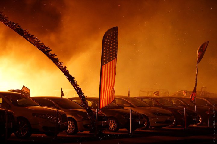 Крупнейший пожар в Калифорнии уничтожил дом артиста Джерарда Батлера