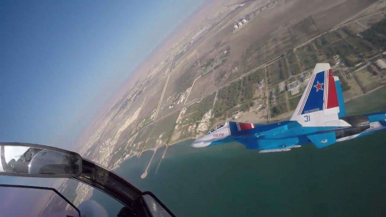 Выступление «Русских витязей» на авиасалоне в Бахрейне