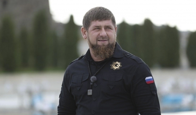 Руководитель Чечни Рамзан Кадыров подарил Mercedes пятилетнему силачу-рекордсмену