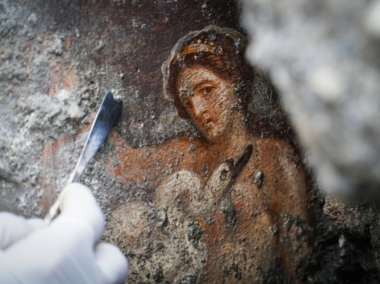 Археологи обнаружили акварельную фреску в Помпеях