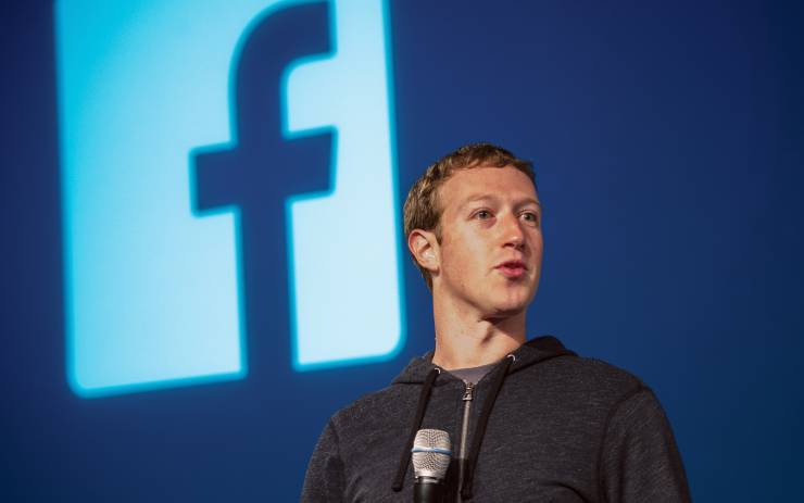 Цукерберг запретил руководству фейсбук пользоваться iPhone