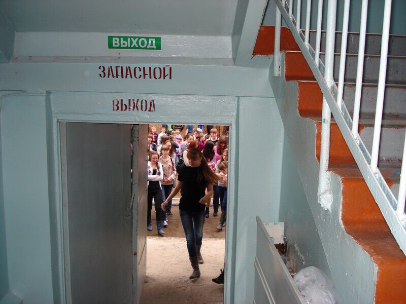 СК возбудил уголовное дело после угроз школьника московской школы покончить с собой