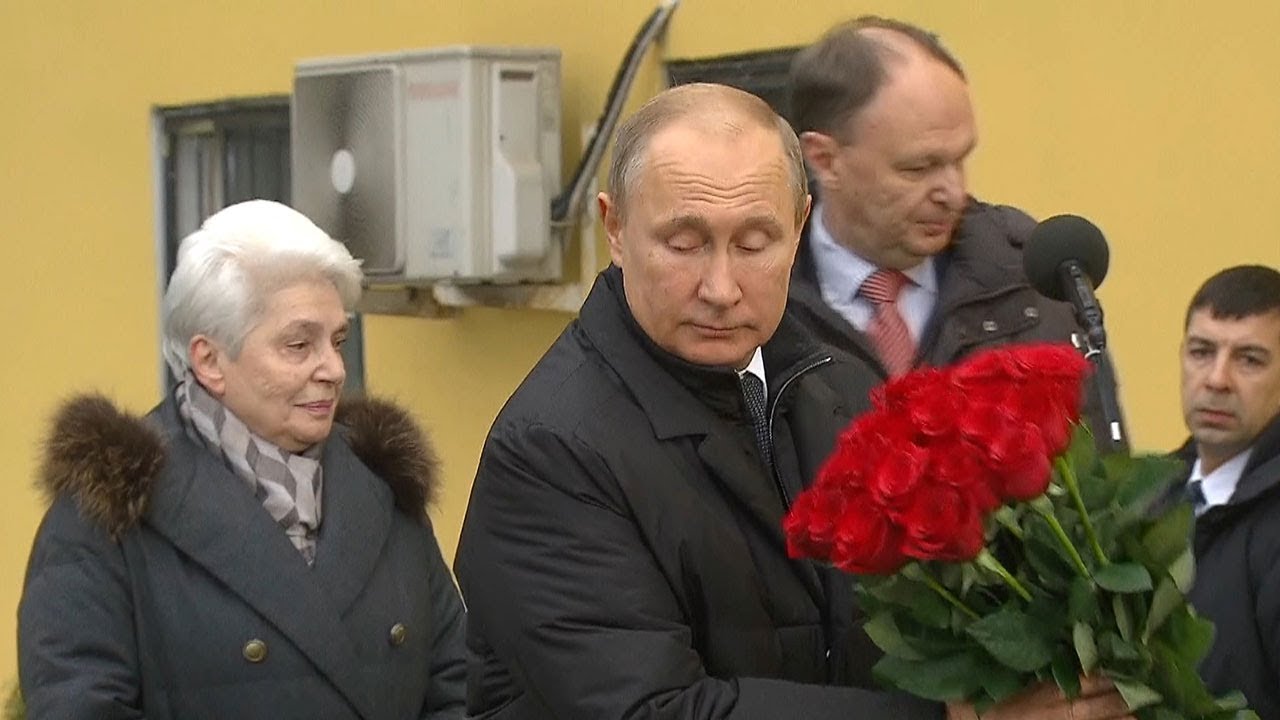 Путин принял участие в открытии памятника Александру Солженицыну
